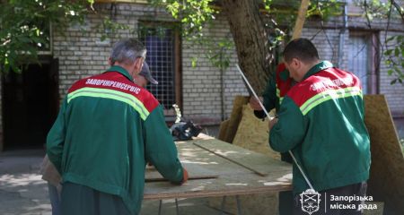 12 будинків, які потрапили під дронову атаку на Запоріжжя, отримали нові "вікна"