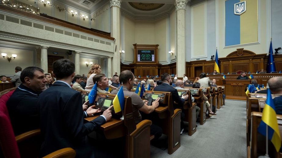 Рада приняла закон о множественном гражданстве: как голосовали запорожцы