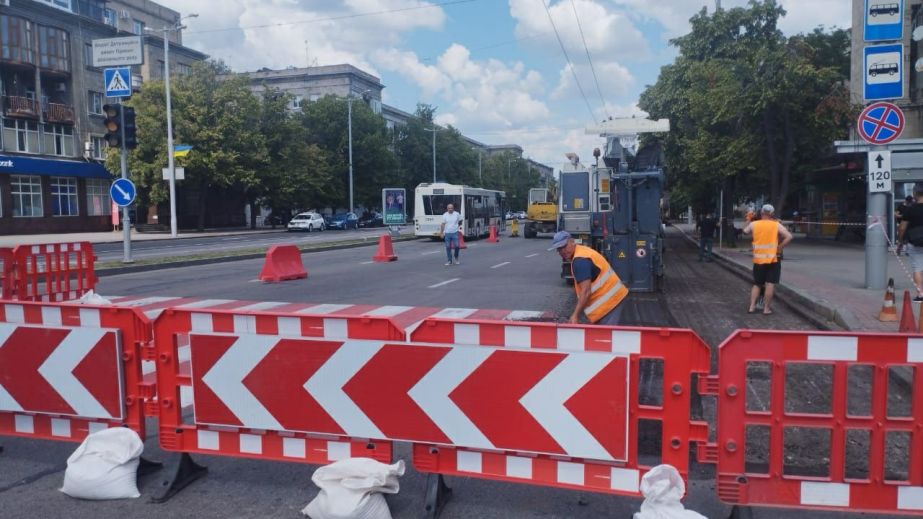 На час ремонту у центрі Запоріжжя перенесли зупинку транспорту