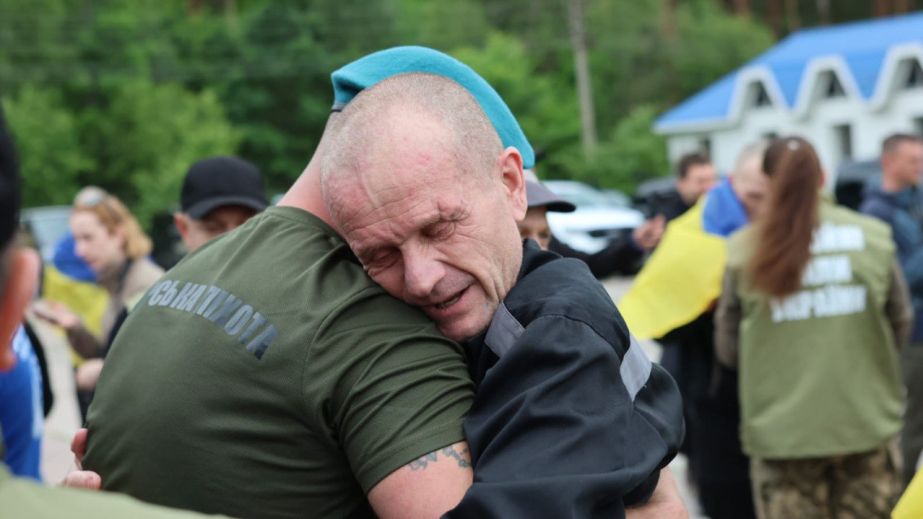 Ще одна група захисників повернулася до України – другий день обміну