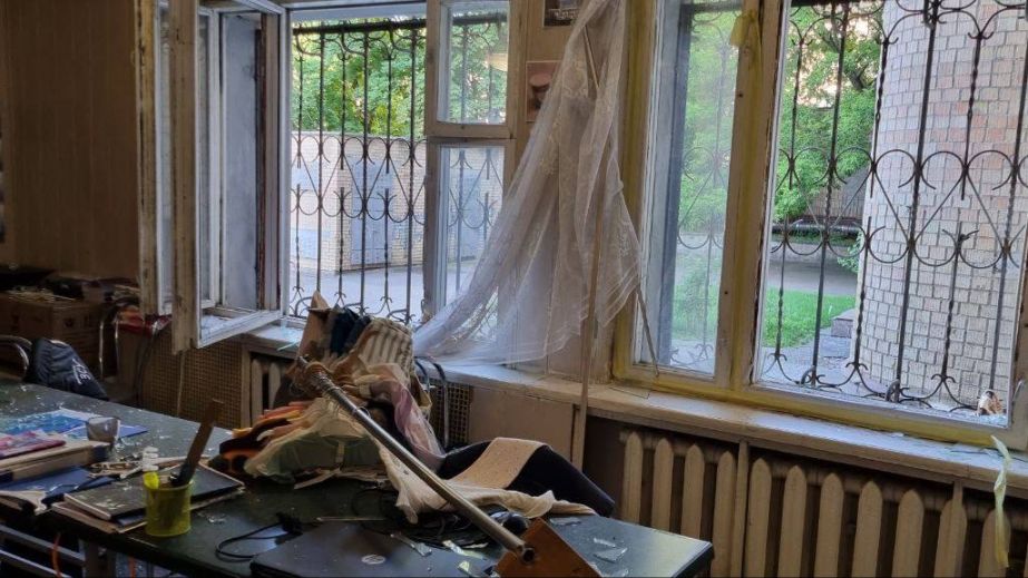 Из-за обстрела в Киеве пострадал хаб для запорожских переселенцев