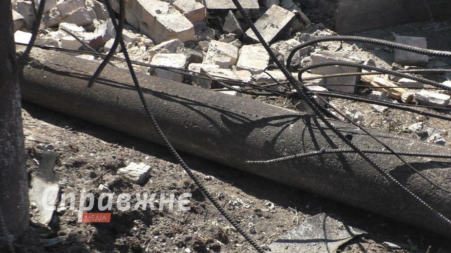 Дрон влучив в електроопору – кадри з місця "прильотів" у Запоріжжі