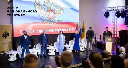 Россияне вербуют подростков в "школах блоггеров" на оккупированных территориях