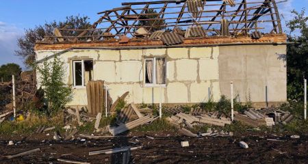 Есть раненые и разрушения: враг нанес 459 ударов по громадам Запорожья