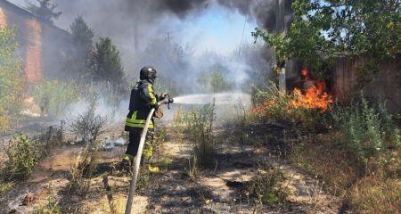 Дома пылали на Запорожье после российских атак