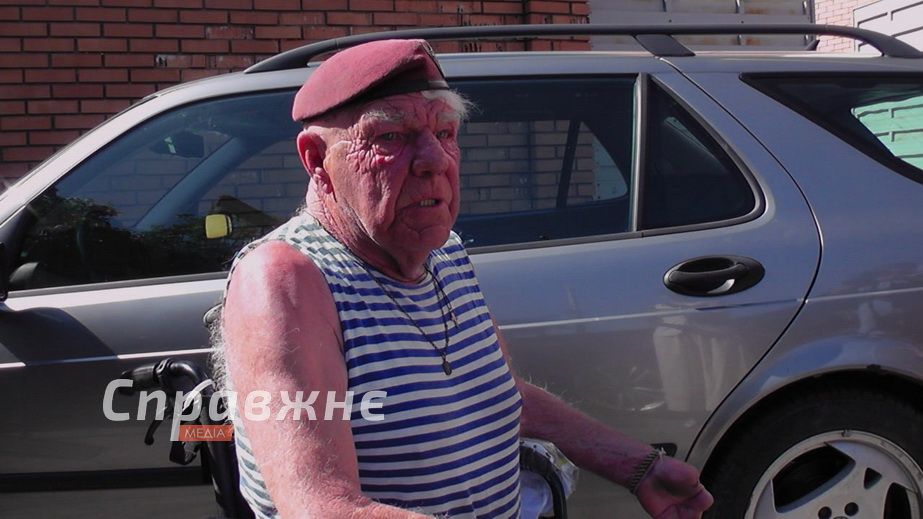 Легендарний волонтер "дядя Гриша" отримав довгоочікуваний дарунок від Запоріжжя