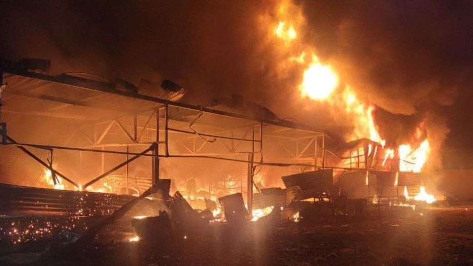 После дроновой атаки загорелось частное предприятие в Запорожье