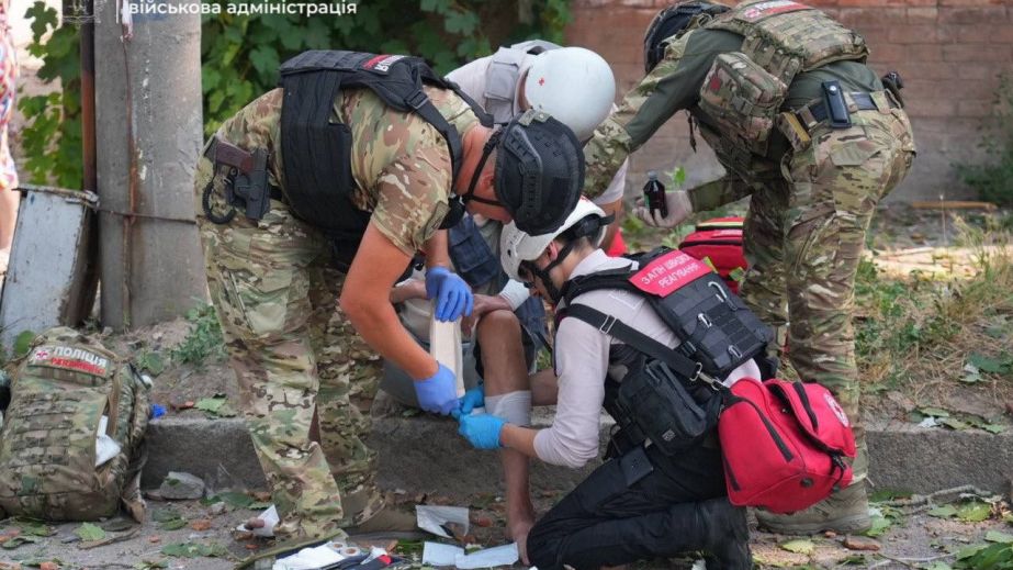 Удар по Запорожью: повреждены десятки домов, восьмеро человек в больницах