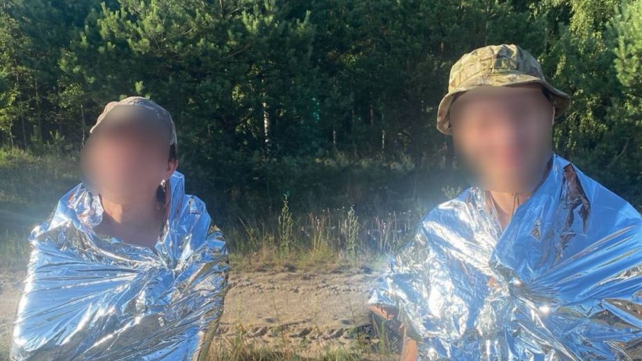 Двух жителей Запорожья нашли среди болот в приграничье с Беларусью