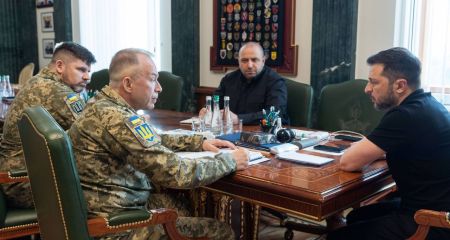 Зеленский на совещании с военными обсуждал Запорожский фронт