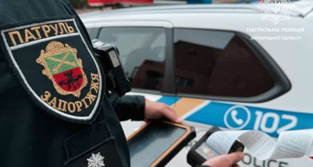 Патрульные Запорожья выявили у водителя Nissan фейковые "права"