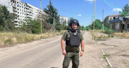 Антидроновые "тоннели" в районе прифронтового города на Запорожье показал военный