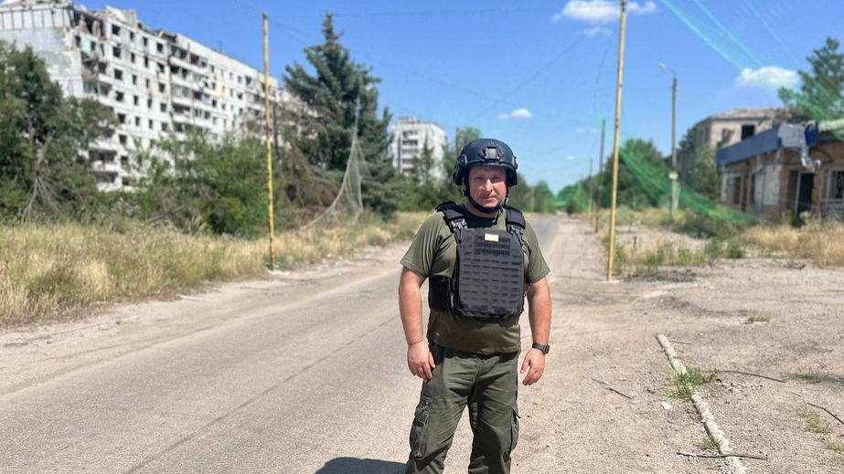 Антидроновые "тоннели" в районе прифронтового города на Запорожье показал военный
