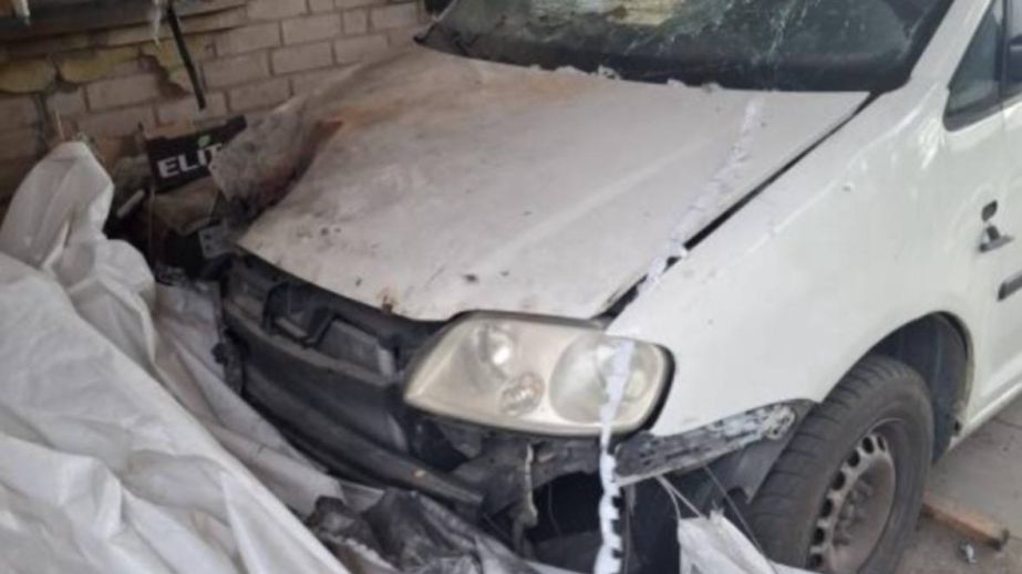 Є поранений: ворог поцілив по авто і будинку на Запоріжжі