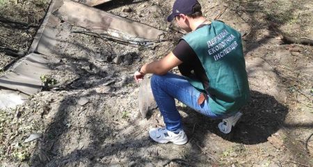 Вирви і забруднення ґрунту: екоінспекція обстежила Хортицю після атак