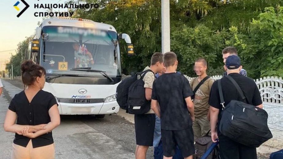Оккупанты вывозят украинских детей на пропагандистские мероприятия в РФ, – ЦНС