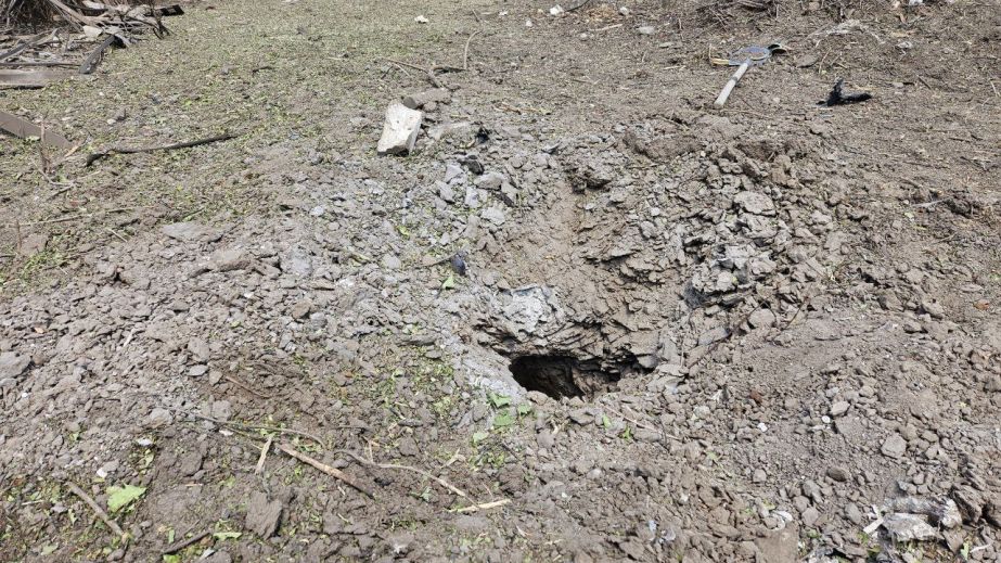 Вирви та уламки після обстрілу: екологи обстежили Біленьке на Запоріжжі