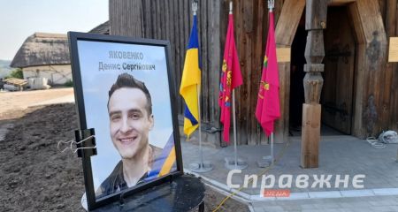 "Война забрала наши мечты": в Запорожье простились с 22-летним Героем на щите