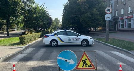 В центре Запорожья перекрыли движение транспорта