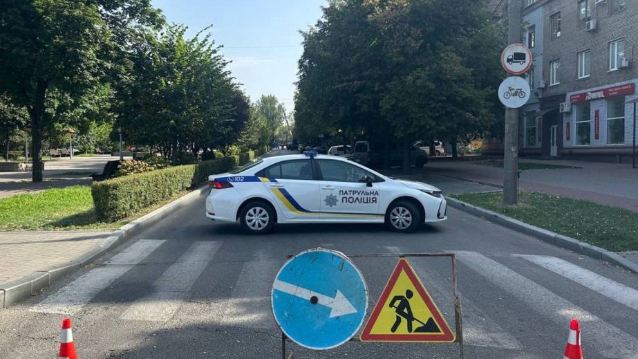 В центре Запорожья перекрыли движение транспорта