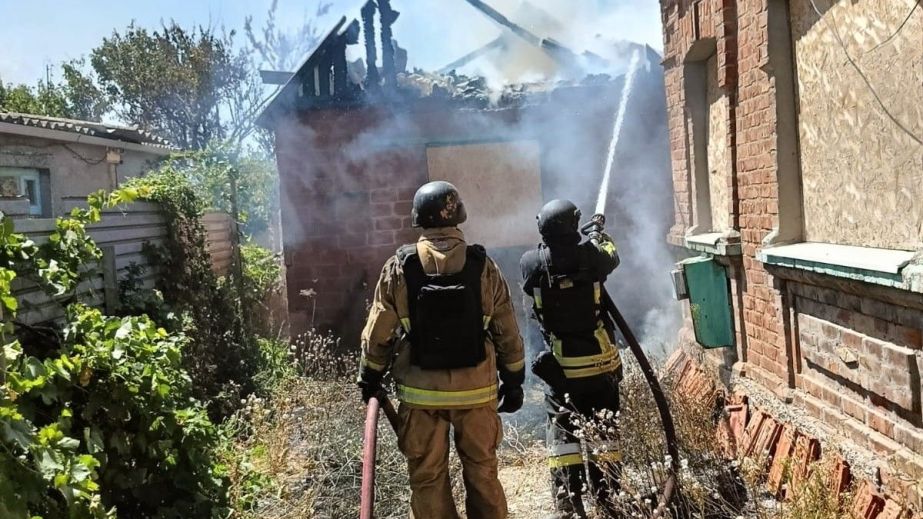 На Запоріжжі через обстріли спалахнули 13 пожеж: горіли будинки та поля