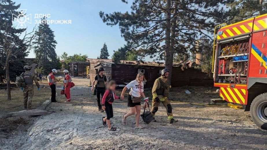Загиблі та багато поранених: війська РФ атакували базу відпочинку на Запоріжжі