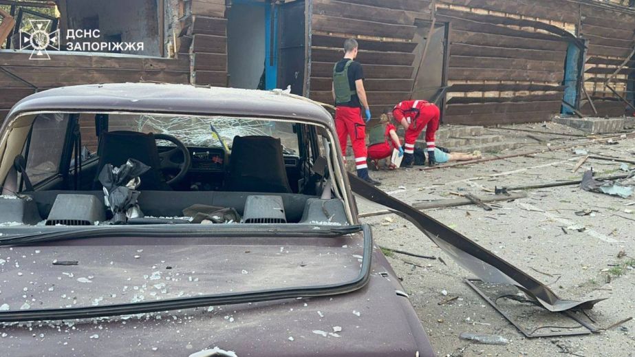 Обстріл бази відпочинку під Запоріжжям: медики борються за життя шістьох потерпілих