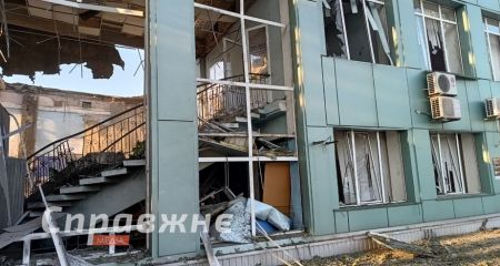 Два десятка раненых: РФ атаковала КАБами автовокзал и клинику в Запорожье