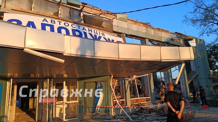 У Запоріжжі триває рятувальна операція після ударів КАБами – що вже відомо