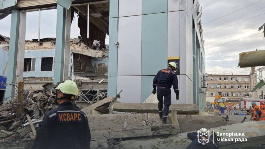 Авіаудар РФ пошкодив 15 багатоповерхівок у двох районах Запоріжжя