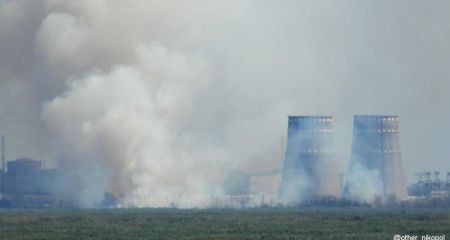 Стовпи диму помітили поблизу Запорізької АЕС: що відомо