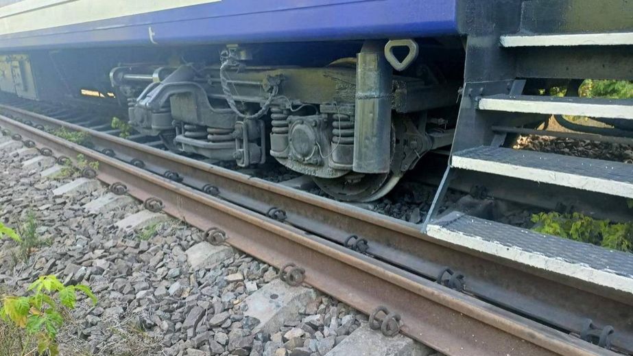 Поїзд сполученням з Запоріжжям зійшов із рейок – без постраждалих