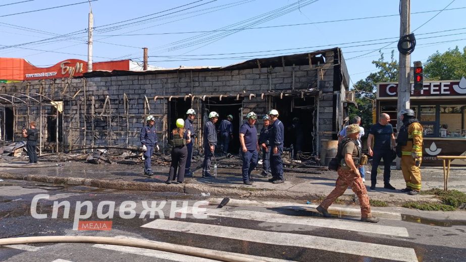 Коммунальщики ликвидируют последствия утреннего удара по Запорожью