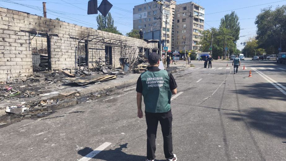 Екологи обстежили територію після обстрілу у Запоріжжі: що побачили