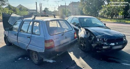 Водійка Audi протаранила "Таврію" у Запоріжжі