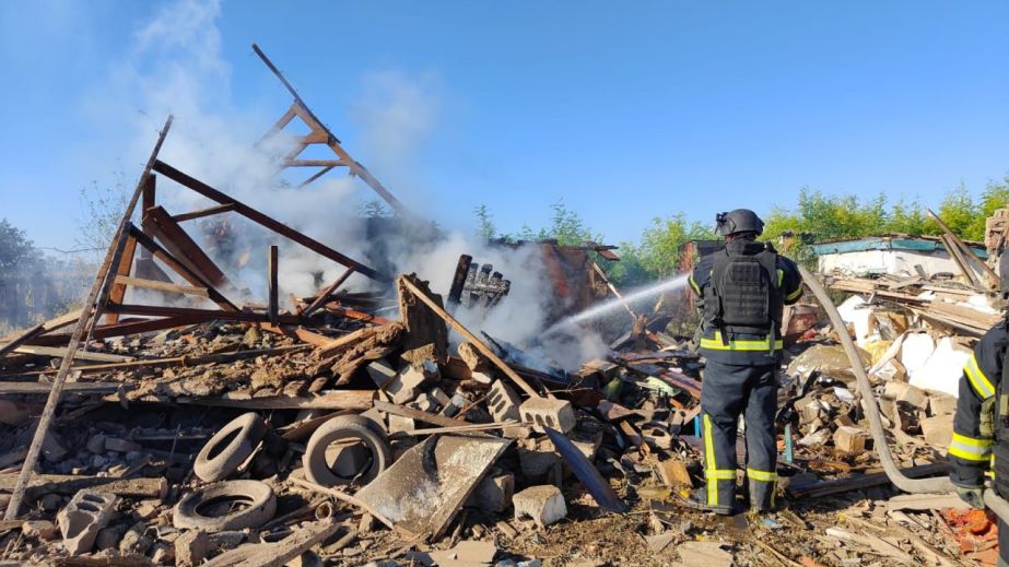 Палаючі подвір’я та поля: РФ вдарила по одному з районів на Запоріжжі