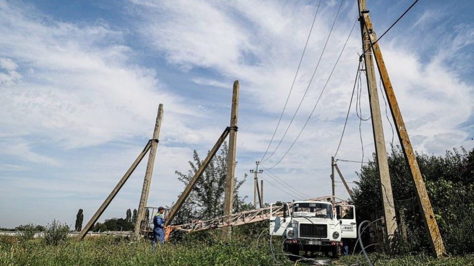 Обстрелы и аварии: запорожские энергетики заживили почти 4,5 тыс. домов