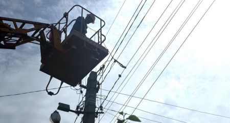 Запорожские энергетики вернули свет более 10 тыс. потребителей