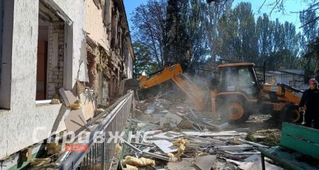 Садок без вікон, будинки без дахів: який вигляд має уражений район Запоріжжя