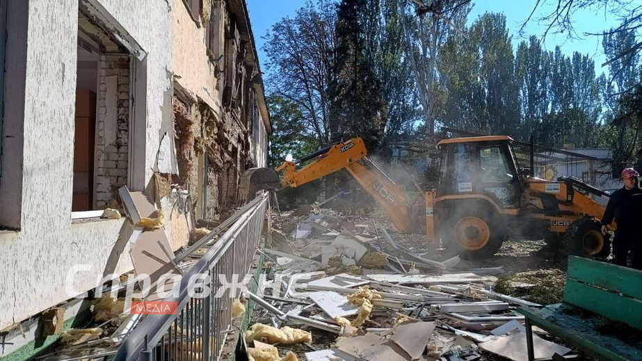 Садок без окон, дома без крыш: как выглядит пораженный район Запорожья