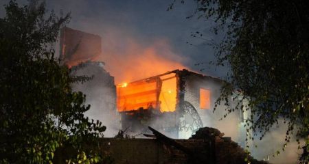 Армия РФ атаковала Запорожье ударными БпЛА: загорелись дома, ранен человек