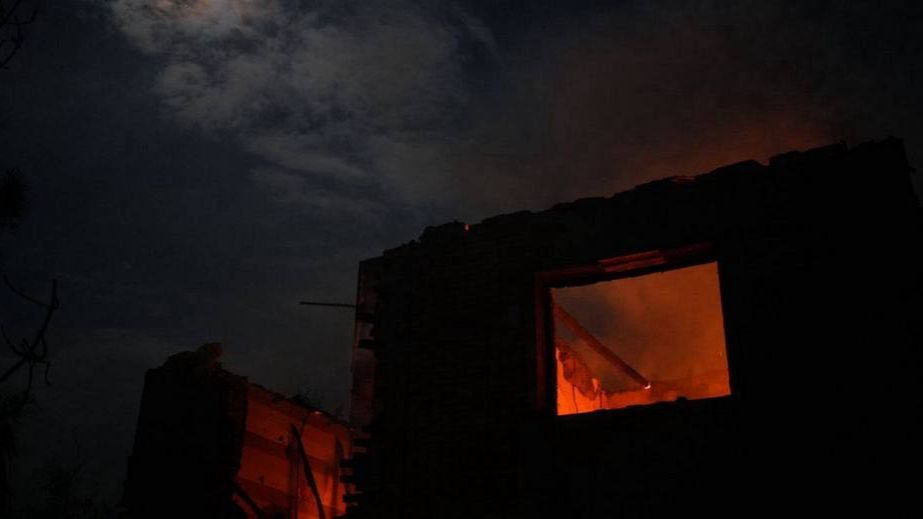 Камера видеонаблюдения зафиксировала момент вражеского удара по дому в Запорожье