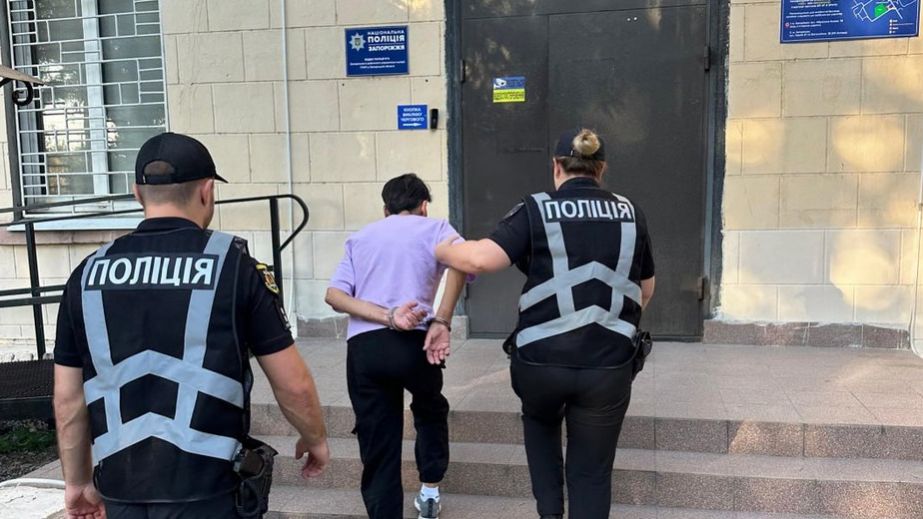 У селі під Запоріжжям жінка обкрадала домівки евакуйованих жителів