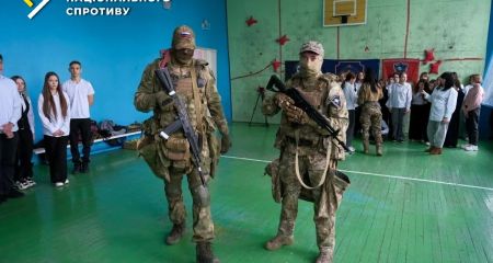 Бойовики із РФ проводять "уроки мужності" для дітей на ТОТ