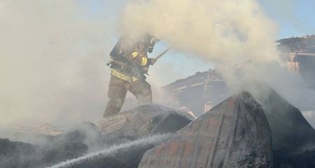 Гараж та сухостій спалахнули на Запоріжжі через ворожі удари