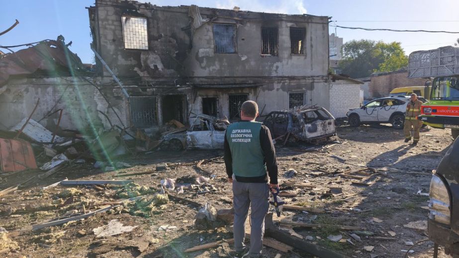 Воронки до 20 м²: экологи показали последствия бомбардировки Запорожья