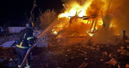 Рятувальники ліквідували наслідки нічної атаки на Запоріжжя – кадри