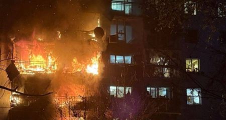 Багатоповерхівка палає в Запоріжжі після удару: за ніч – щонайменше 7 поранених