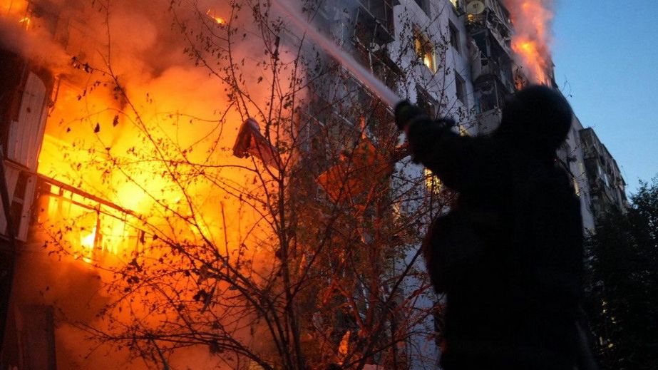Повреждены 23 дома: последствия атак фиксируют в двух районах Запорожья