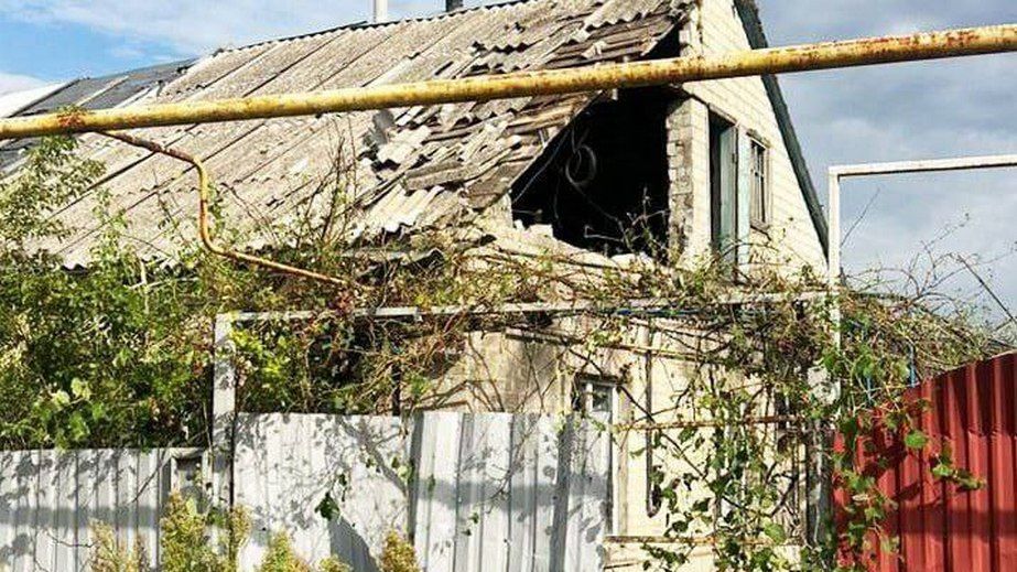 Пошкоджені будинки й автівки: РФ вгатила по 11 громадах Запоріжжя